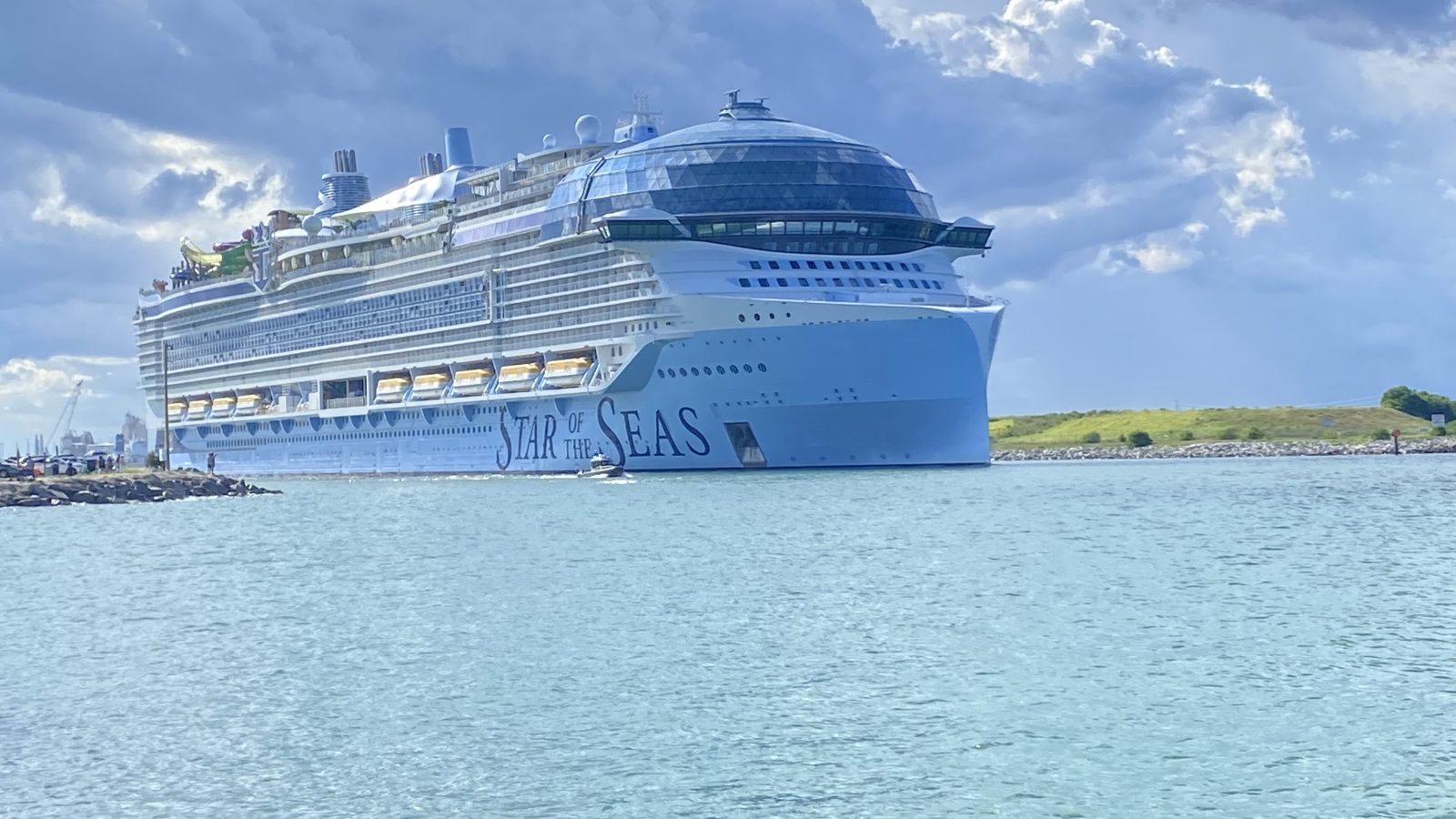 Royal Caribbean's Star of the Seas cruise ship at sea